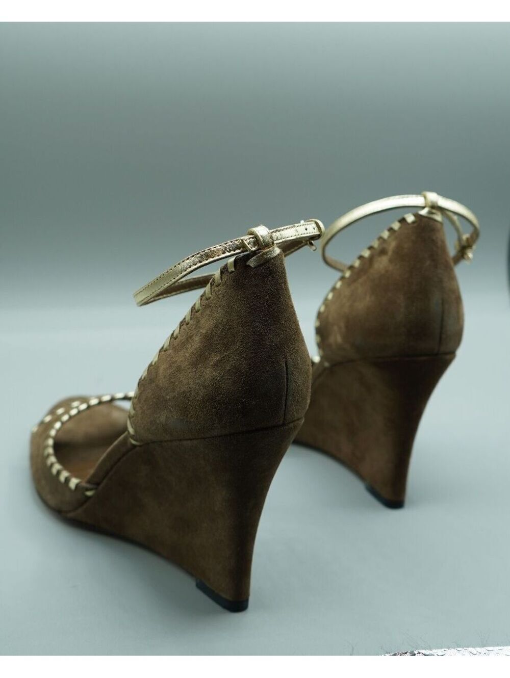 Vintage Gucci Suede Wedge Sandals Peep Toe Gold Whipstitch Ankle Strap Sz 9 B - Picture 9 of 9